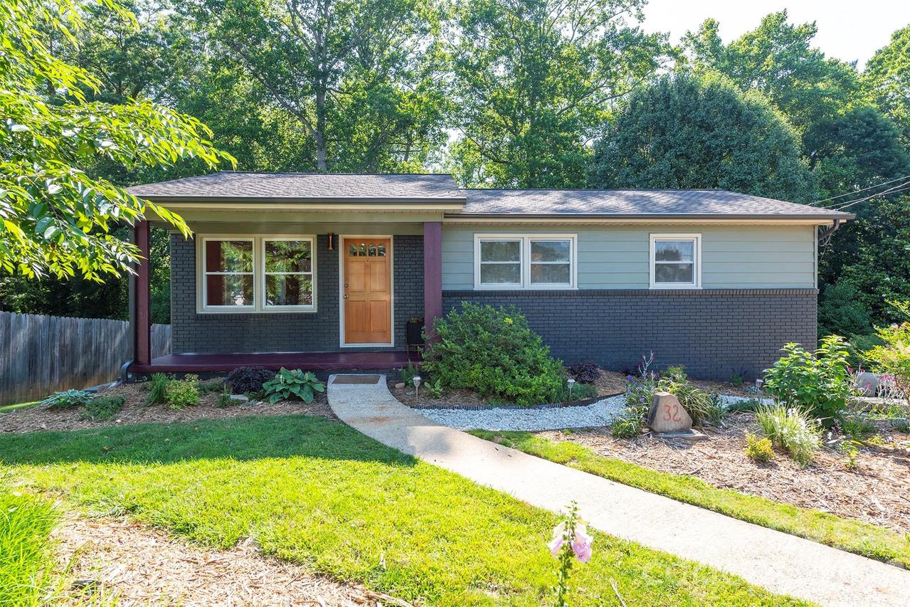 32 Harnett St., Asheville, NC 28806