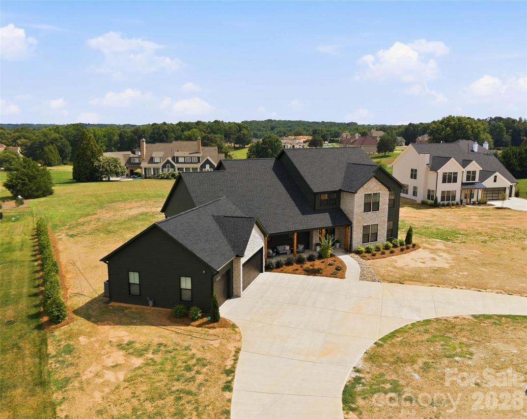 1055 Rolling Meadows Dr., Mooresville, NC 28115