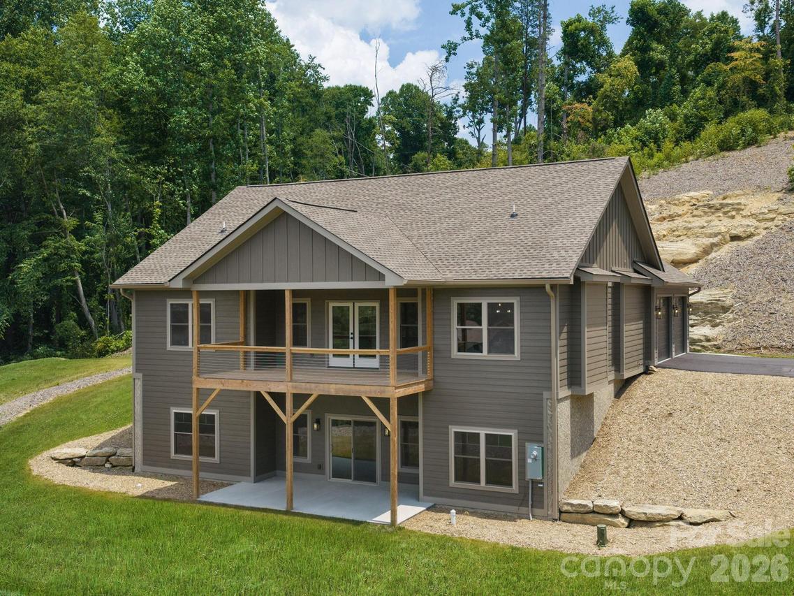 105 Sheila Wynne Dr., Hendersonville, NC 28732