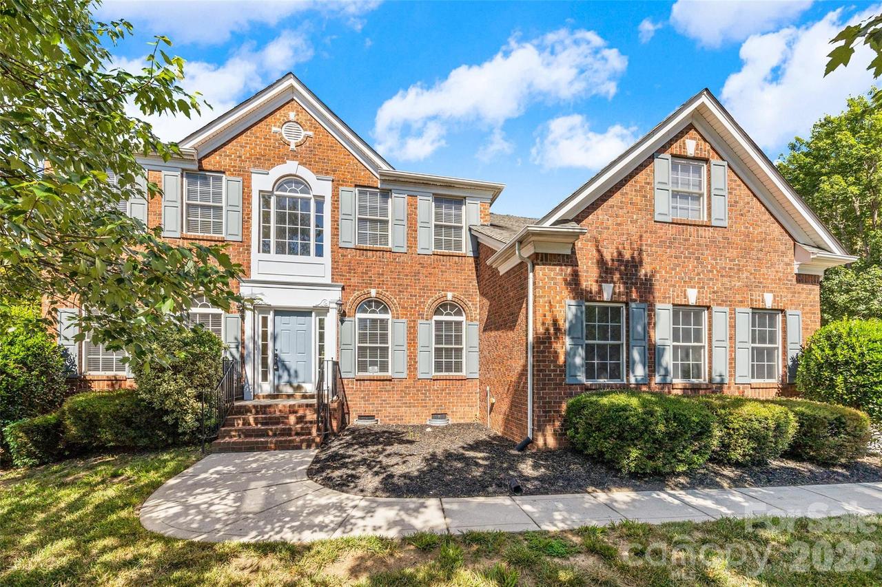 8408 Denholme Dr., Waxhaw, NC 28173