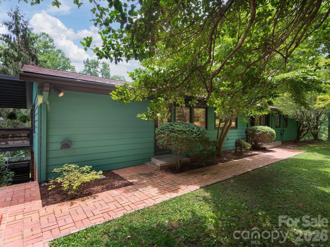 65 Cliff Dr., Laurel Park, NC 28739