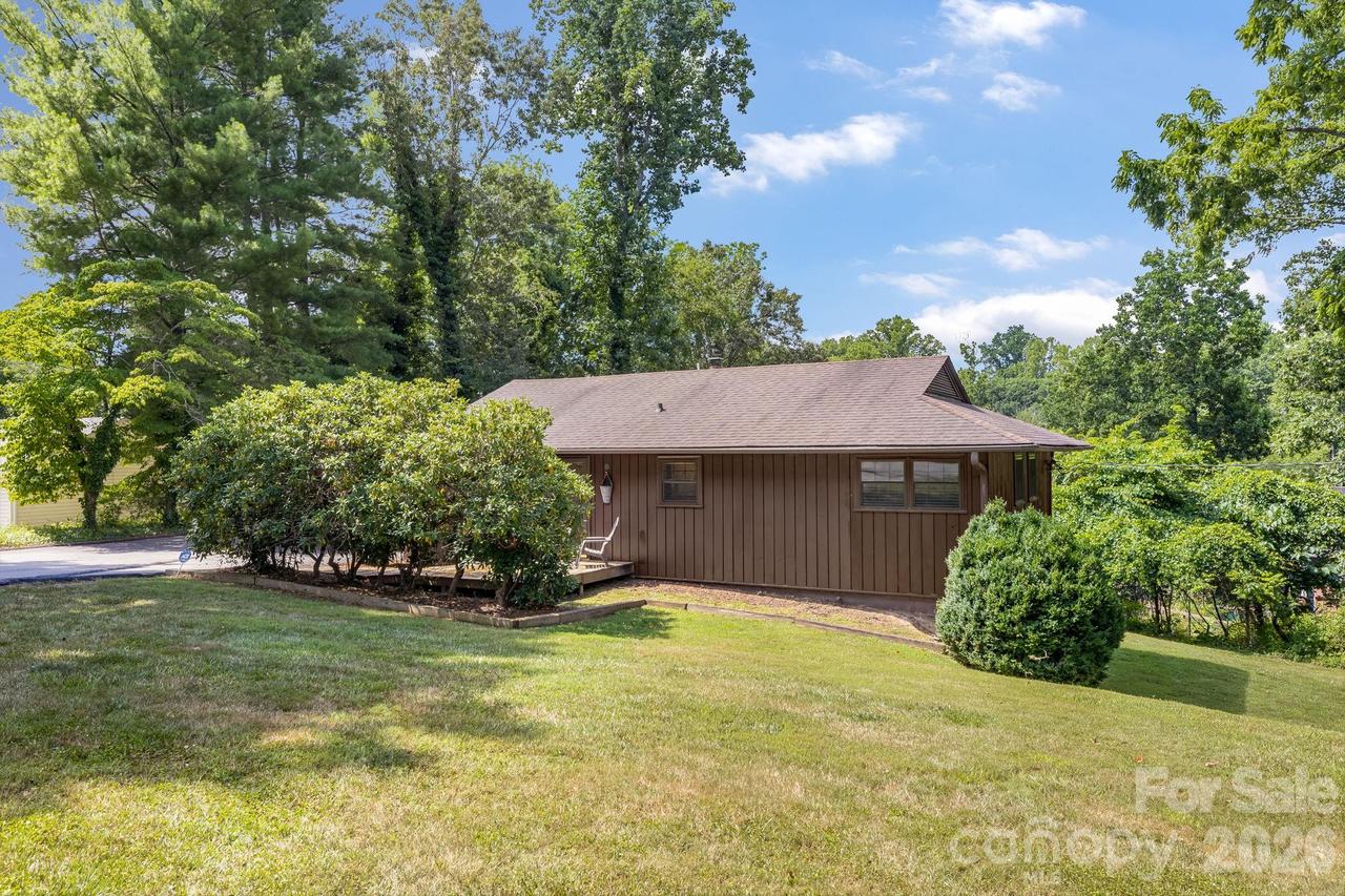 63 Baker Pl., Asheville, NC 28806