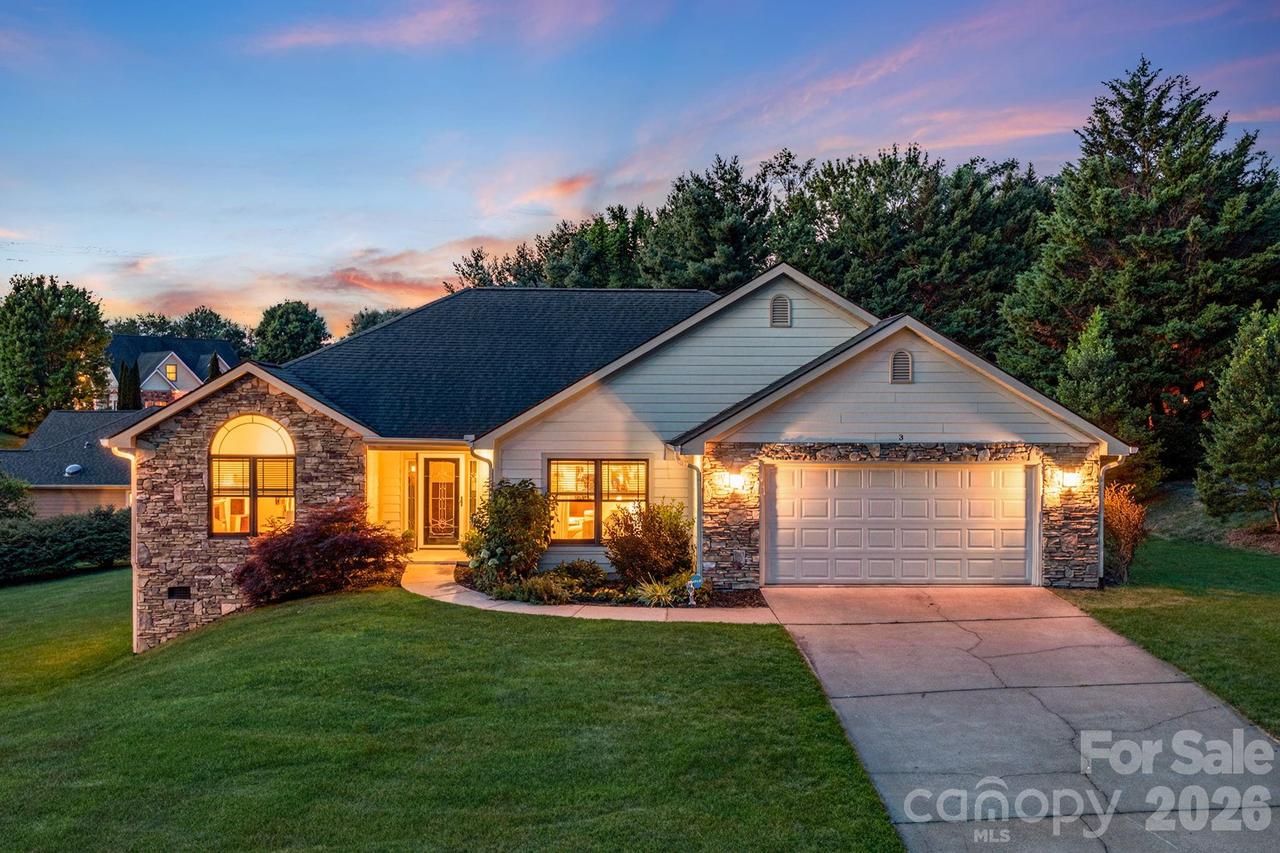 3 Bombay Ct., Candler, NC 28715