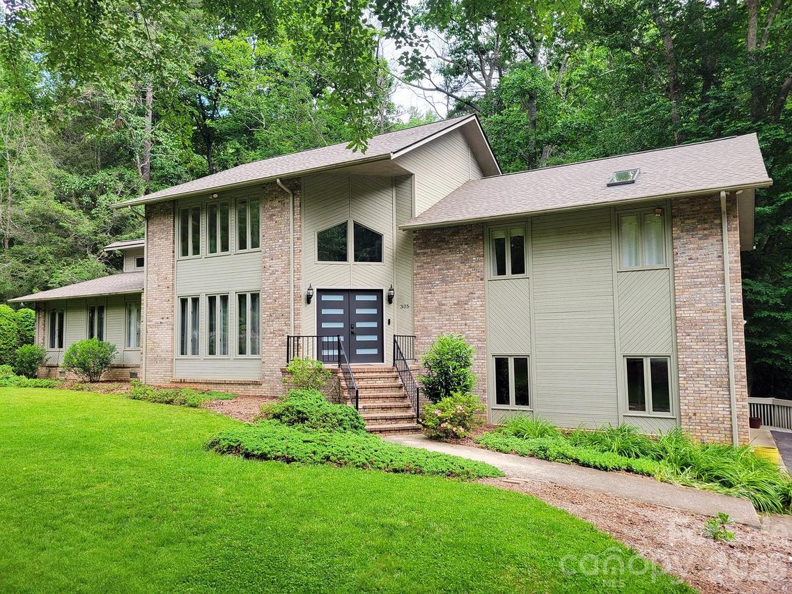 305 E Sondley Dr., Asheville, NC 28805