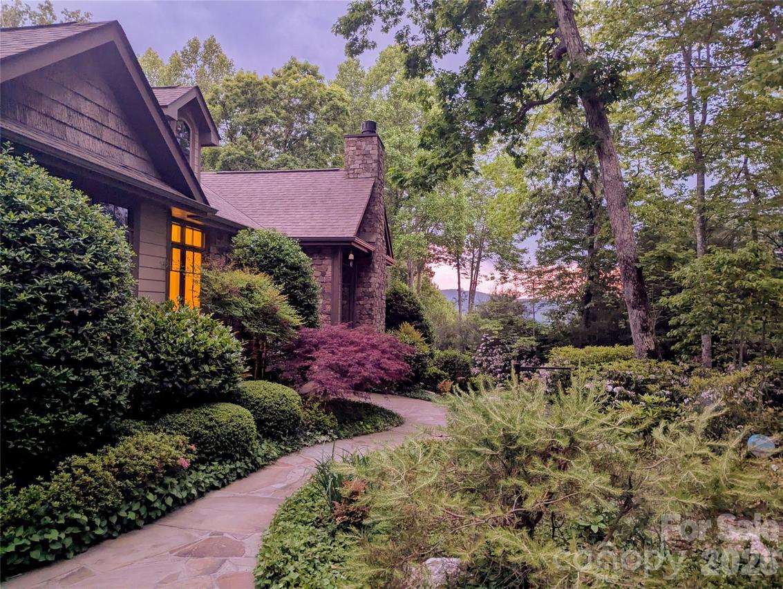 76 Cummings Crest Dr., Hendersonville, NC 28739