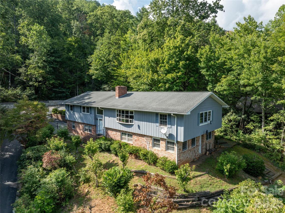45 Mountain View Ave., Black Mountain, NC 28711
