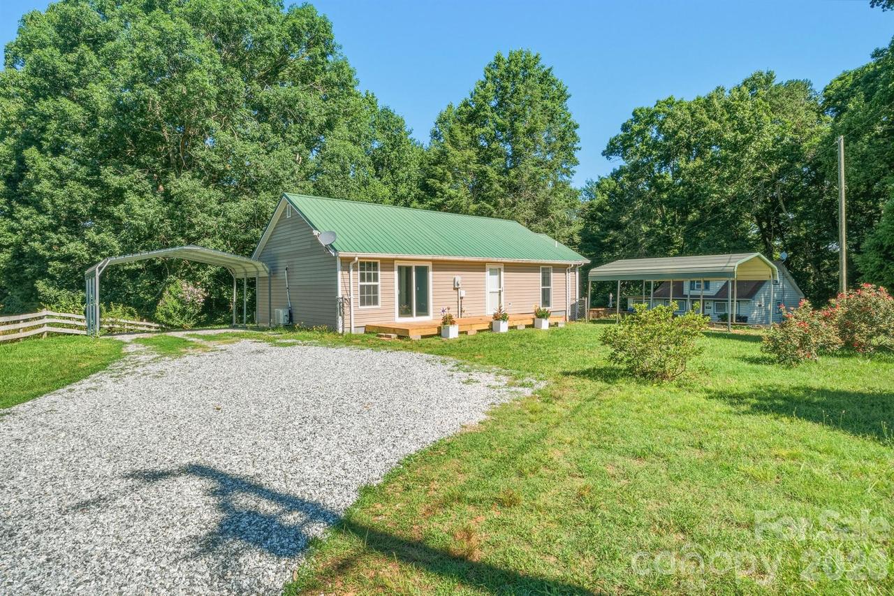 547 Pea Ridge St., Morganton, NC 28655