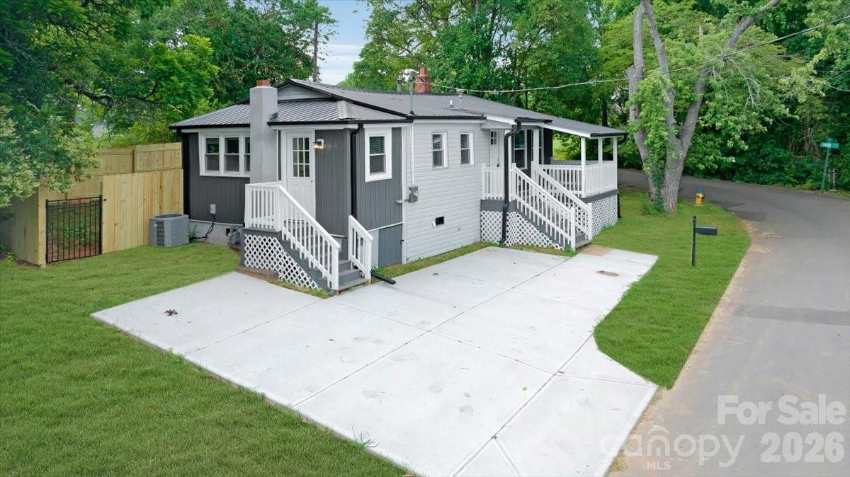 304 S Derby Ave., Newton, NC 28658