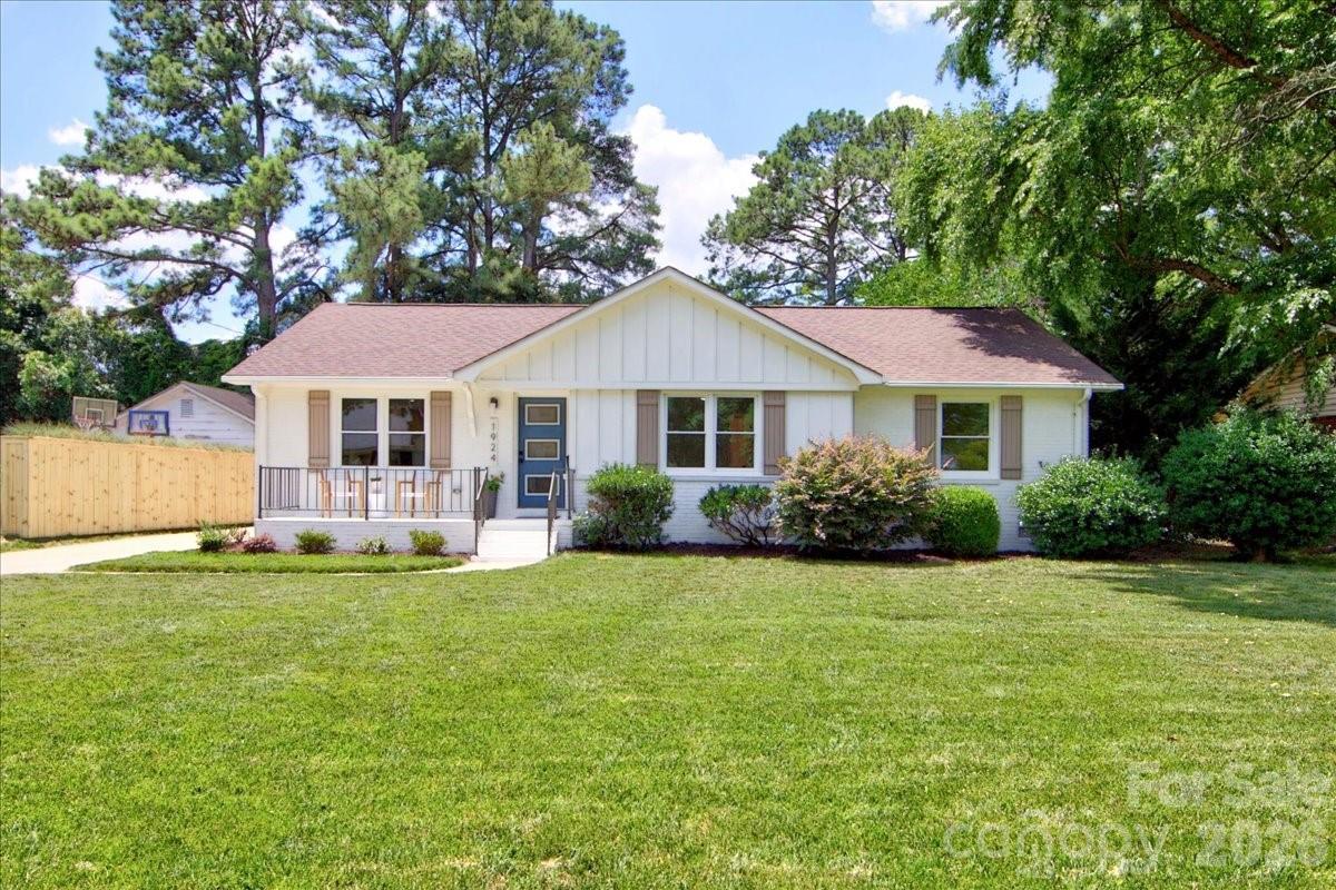 1924 Bentley Pl., Charlotte, NC 28205
