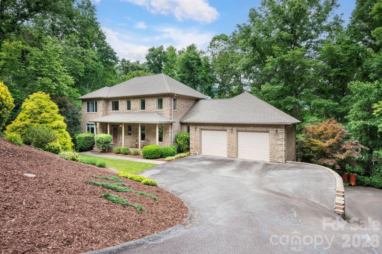 25 Whitaker View Rd., Fairview, NC 28730
