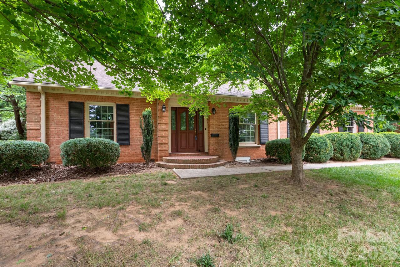 5511 Robinhood Rd., Charlotte, NC 28211