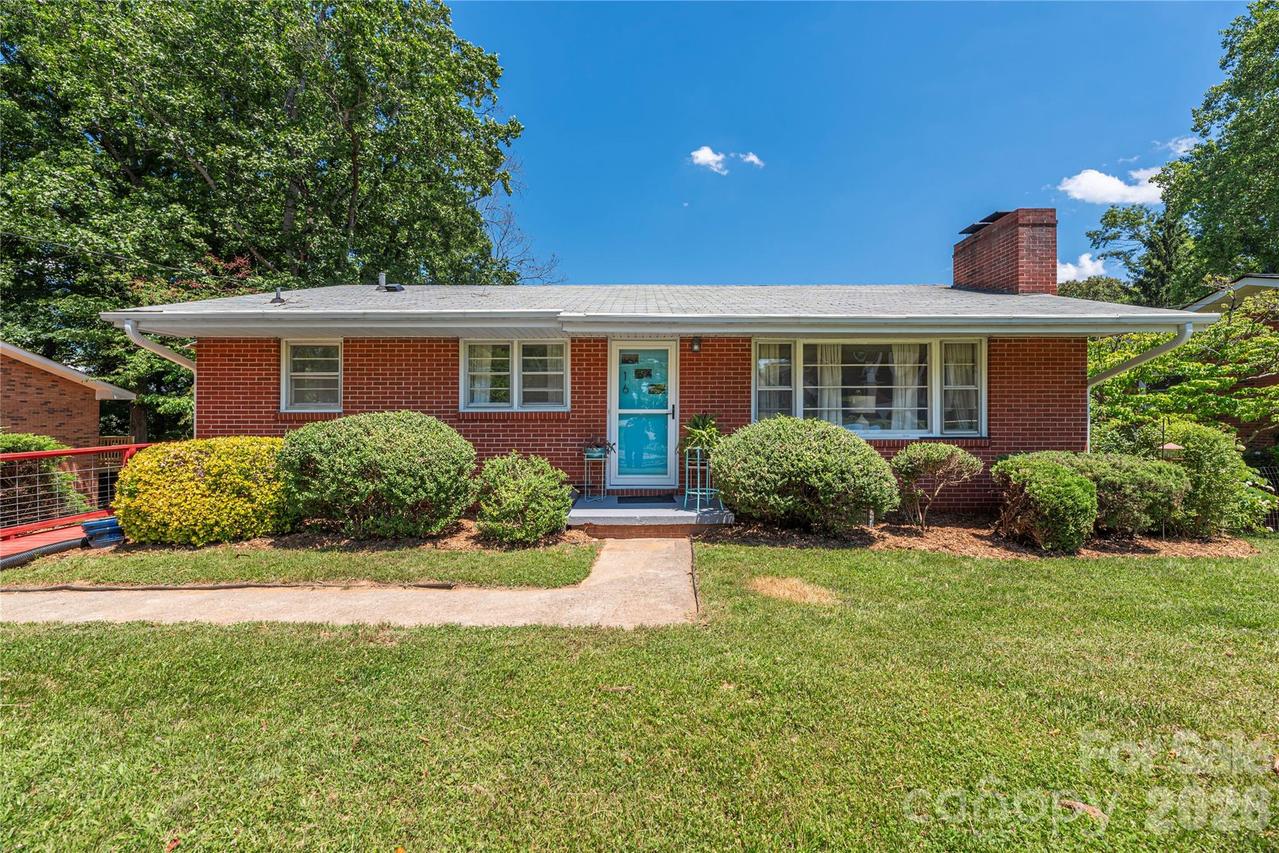 16 Oteen Church Rd., Asheville, NC 28805