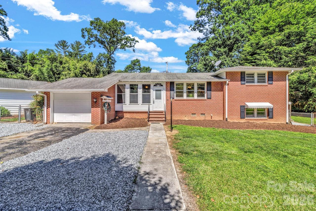 907 W Blue Ridge Rd., East Flat Rock, NC 28726