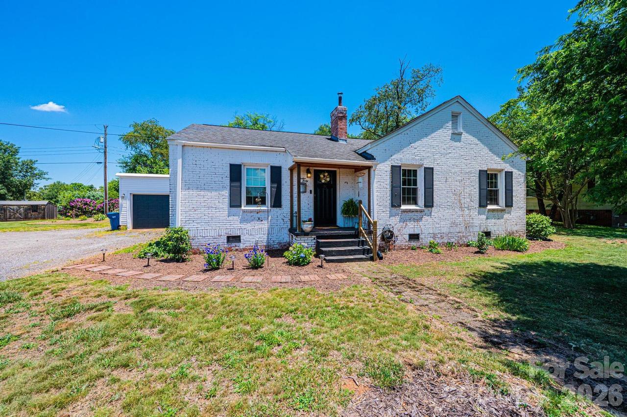 1240 12th Street Pl., Hickory, NC 28601