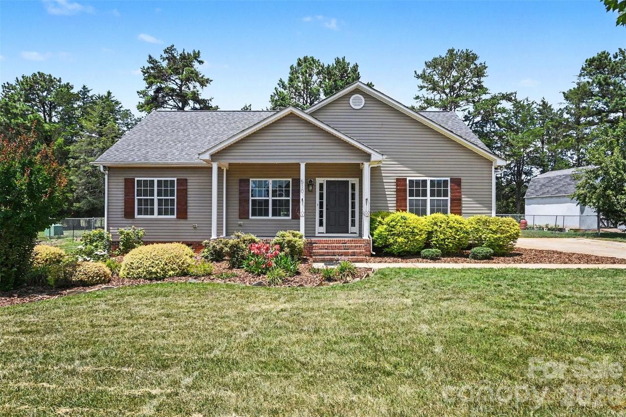 510 Grace Church Ln., Belmont, NC 28012