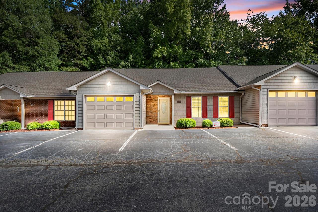 402 Pinefield Pl., Thomasville, NC 27360