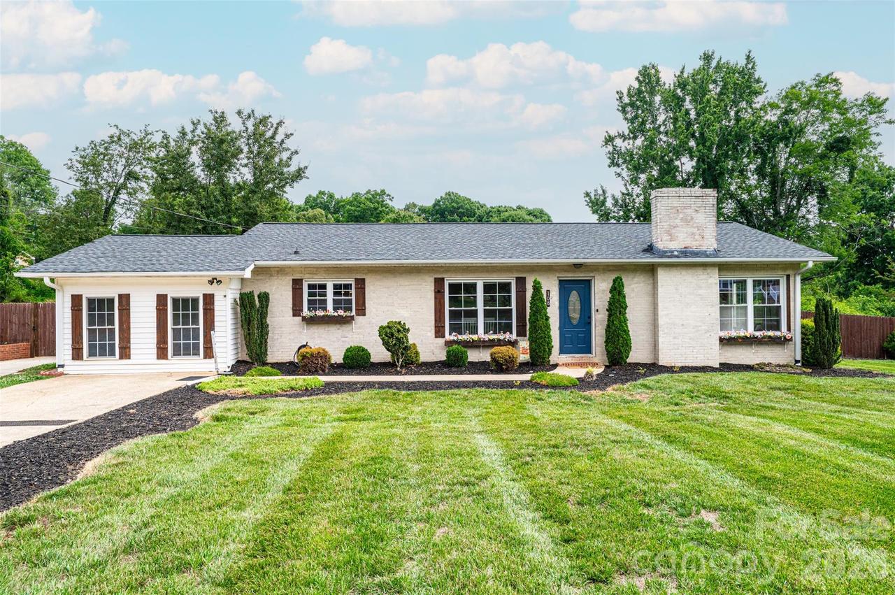 108 Merrywood Dr., Lenoir, NC 28645