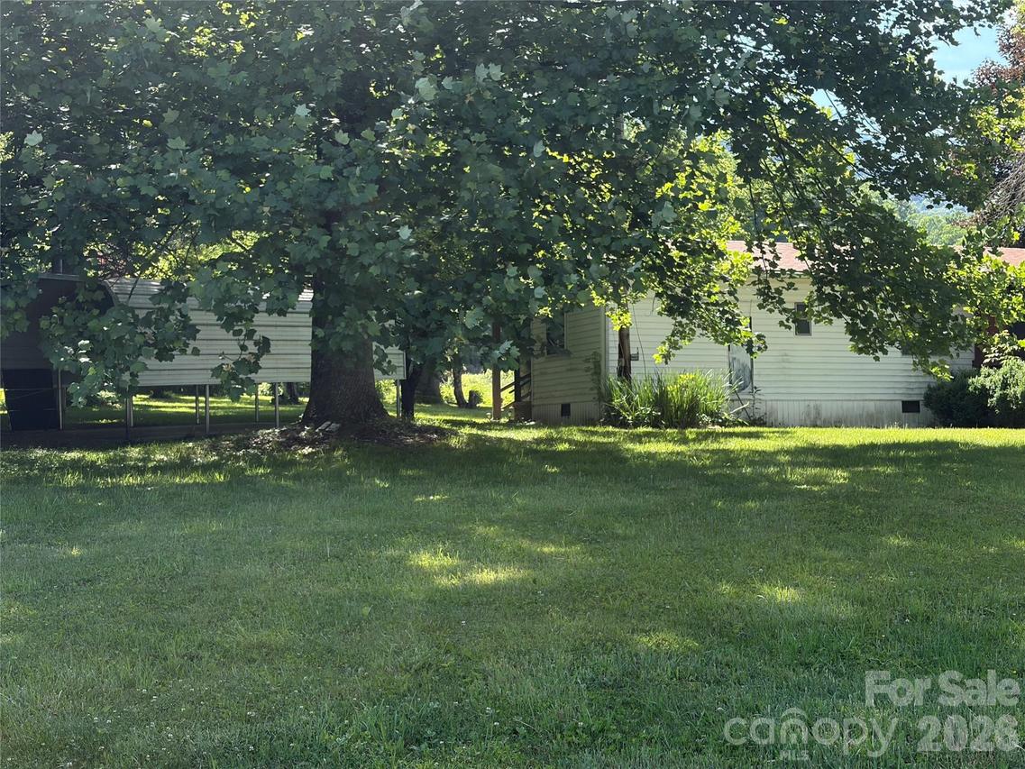 42 Country Meadows Rd., Burnsville, NC 28714