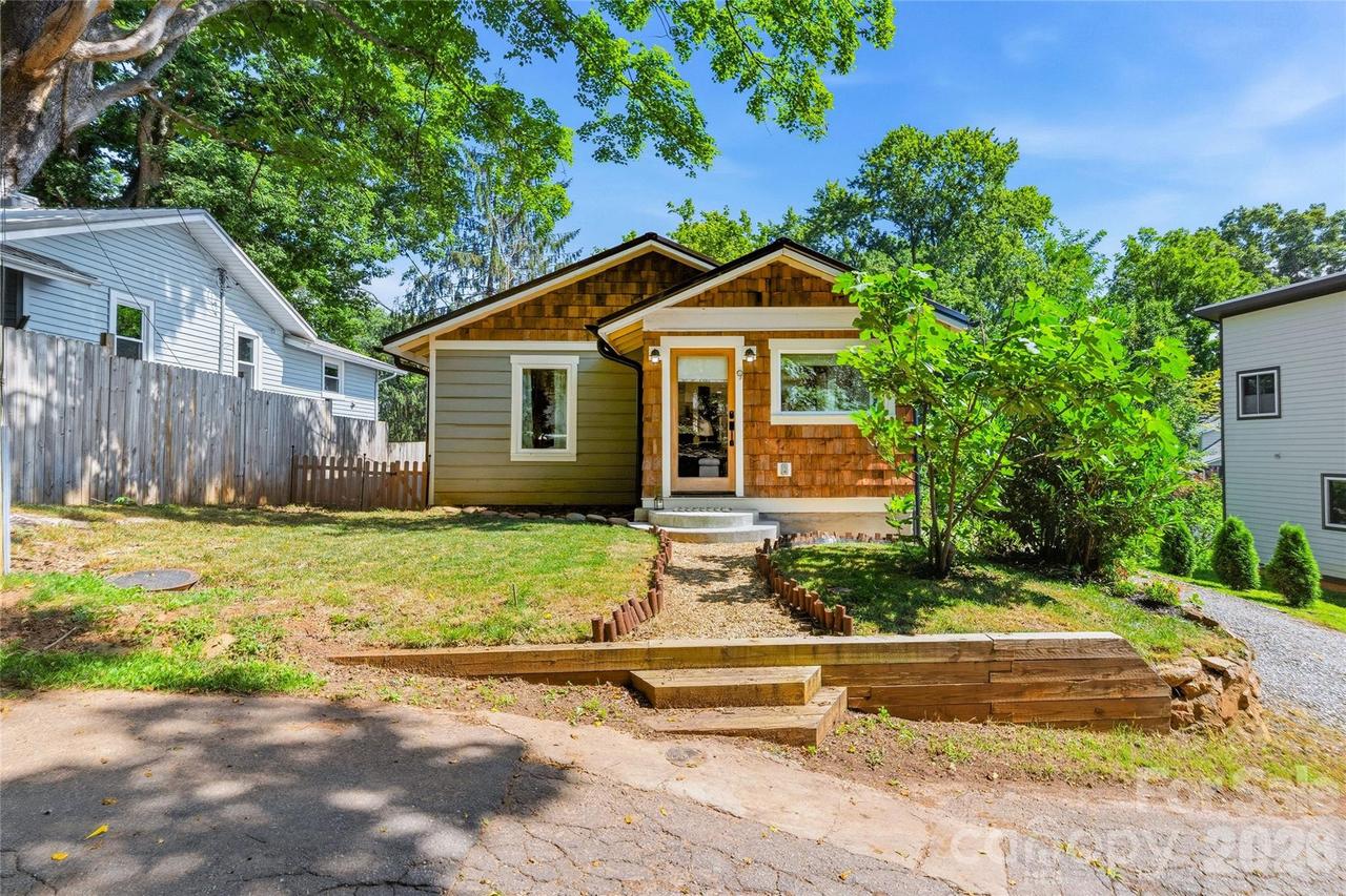9 Bramlett Ct., Asheville, NC 28806