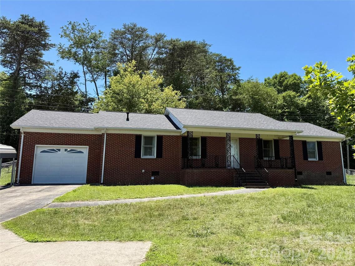 1106 Laurel Woods Dr., Gastonia, NC 28052