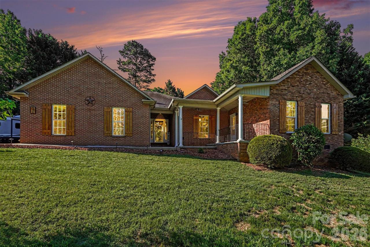 6826 Teal Dr., Denver, NC 28037