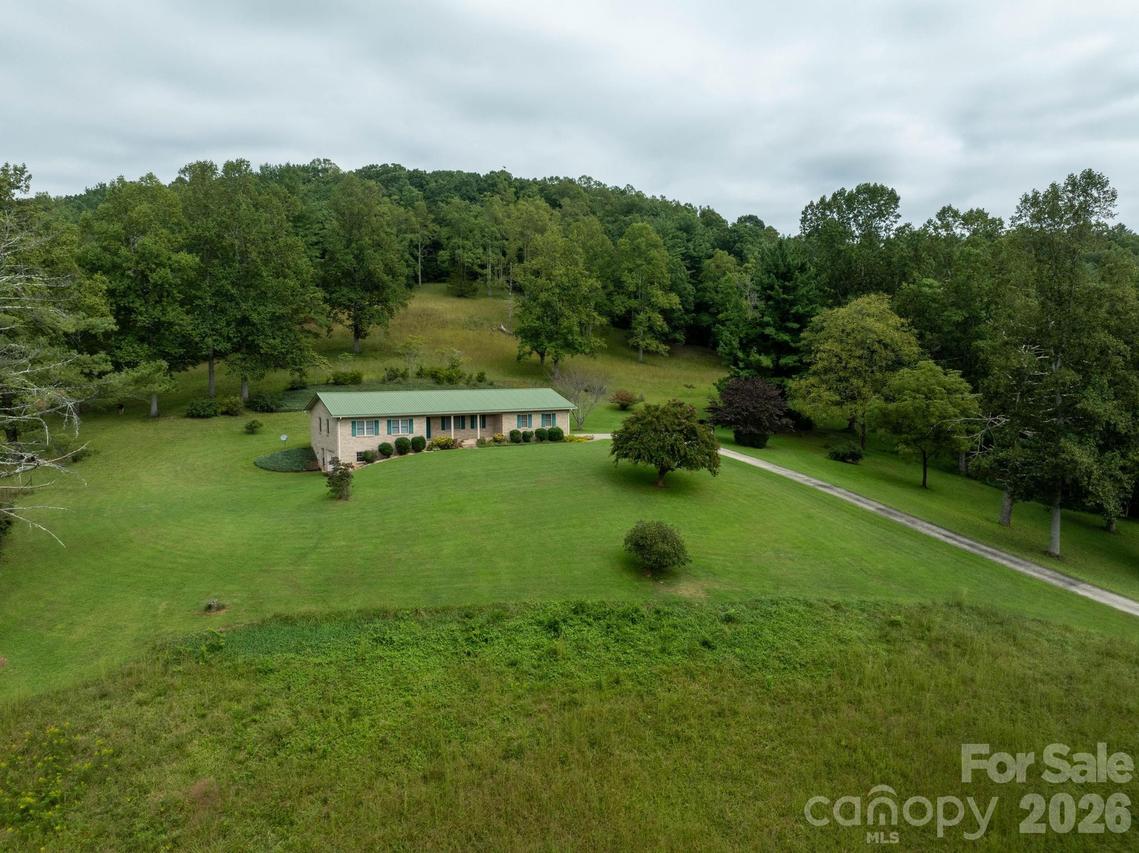 2112 Brittian Ln., Lenoir, NC 28645