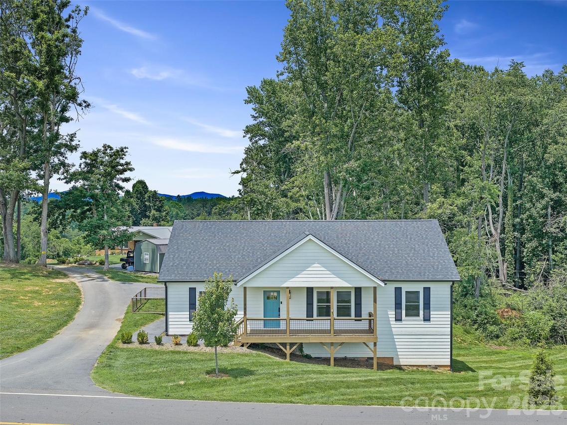 105 Crowder Hills Ln., Asheville, NC 28804