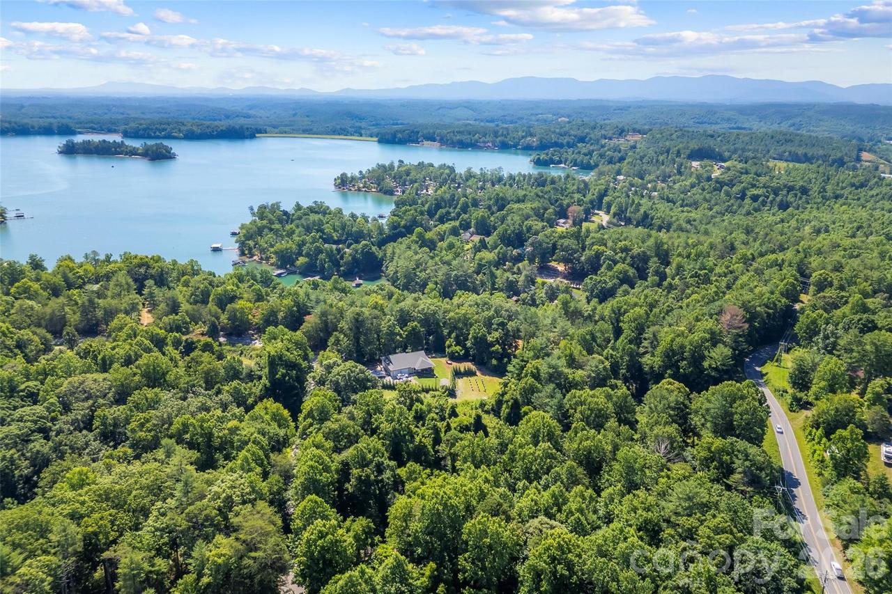 6125 Holiday Shores Ave., Nebo, NC 28761