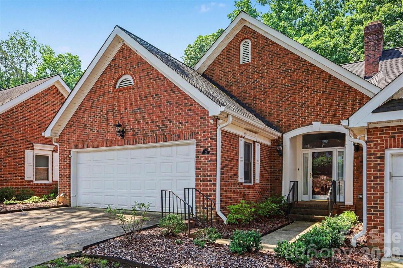 128 Columns Cir., Shelby, NC 28150