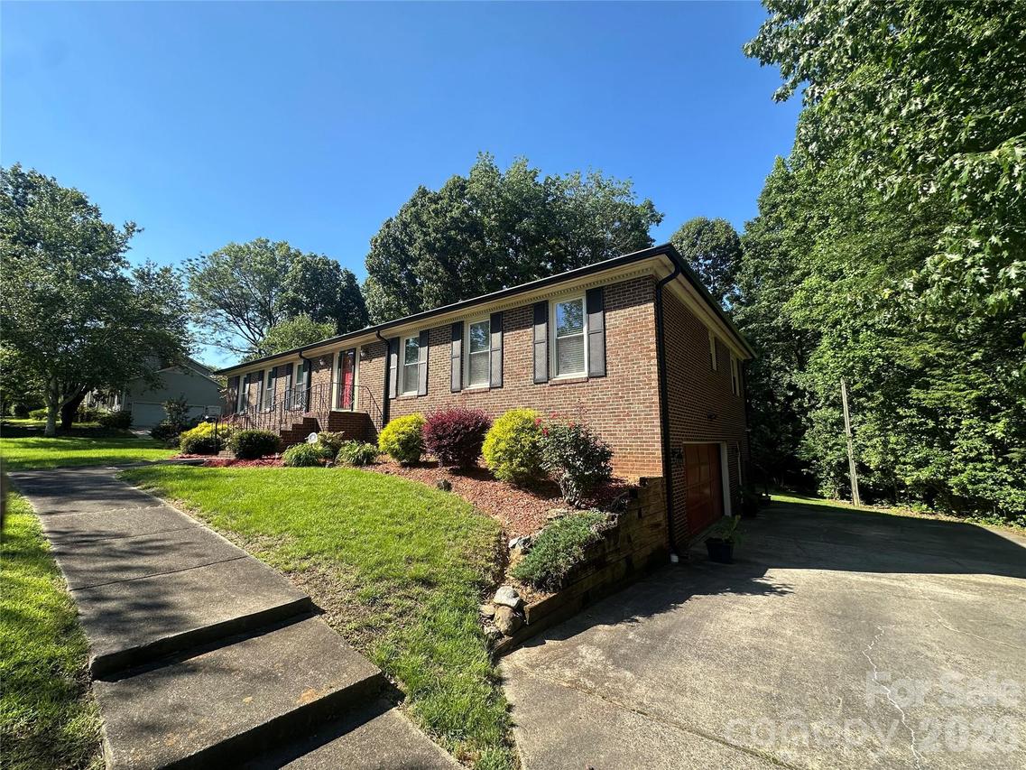 701 Blue Rock Dr., Charlotte, NC 28213