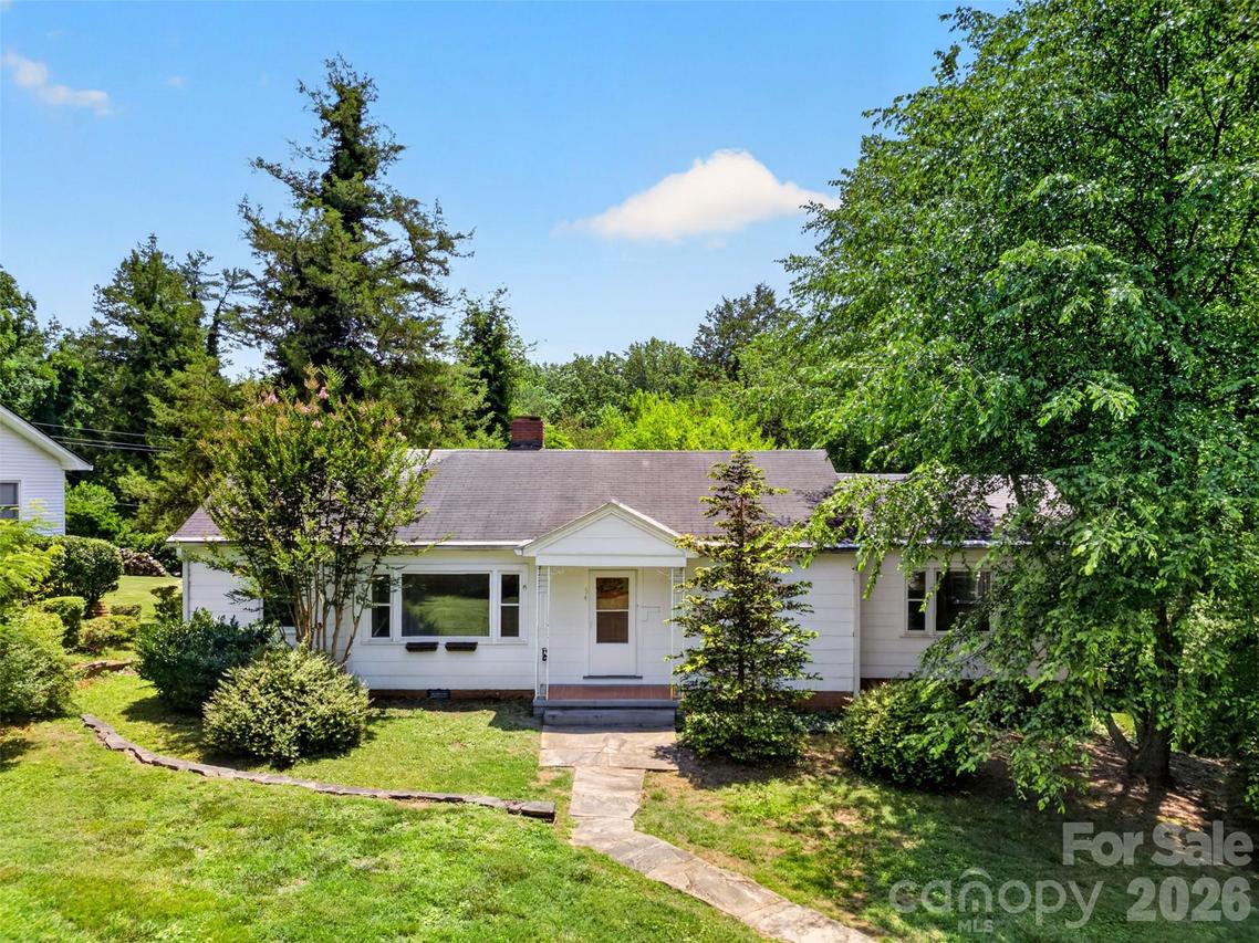 64 Second St., Tryon, NC 28782