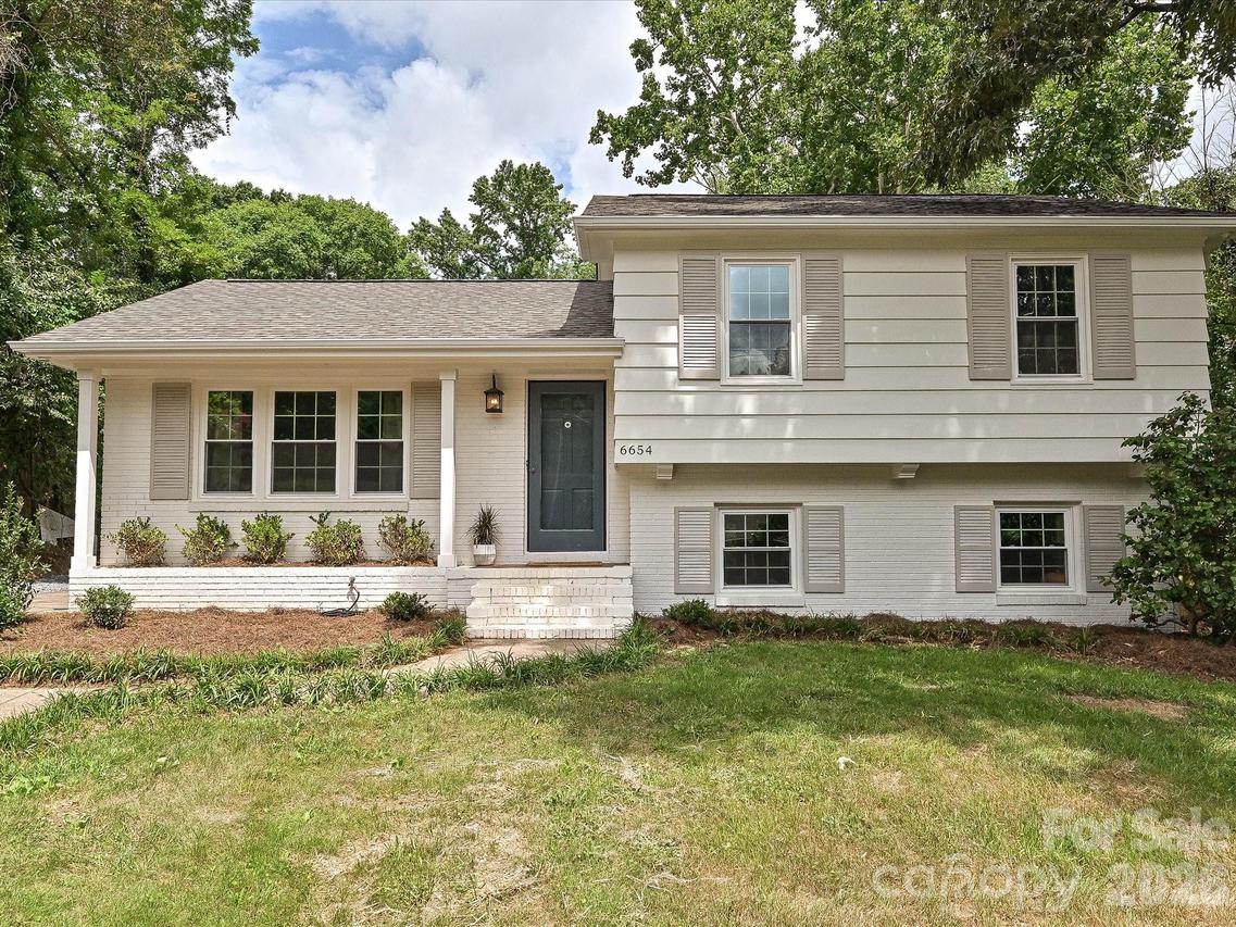 6654 Brookcrest Dr., Charlotte, NC 28210