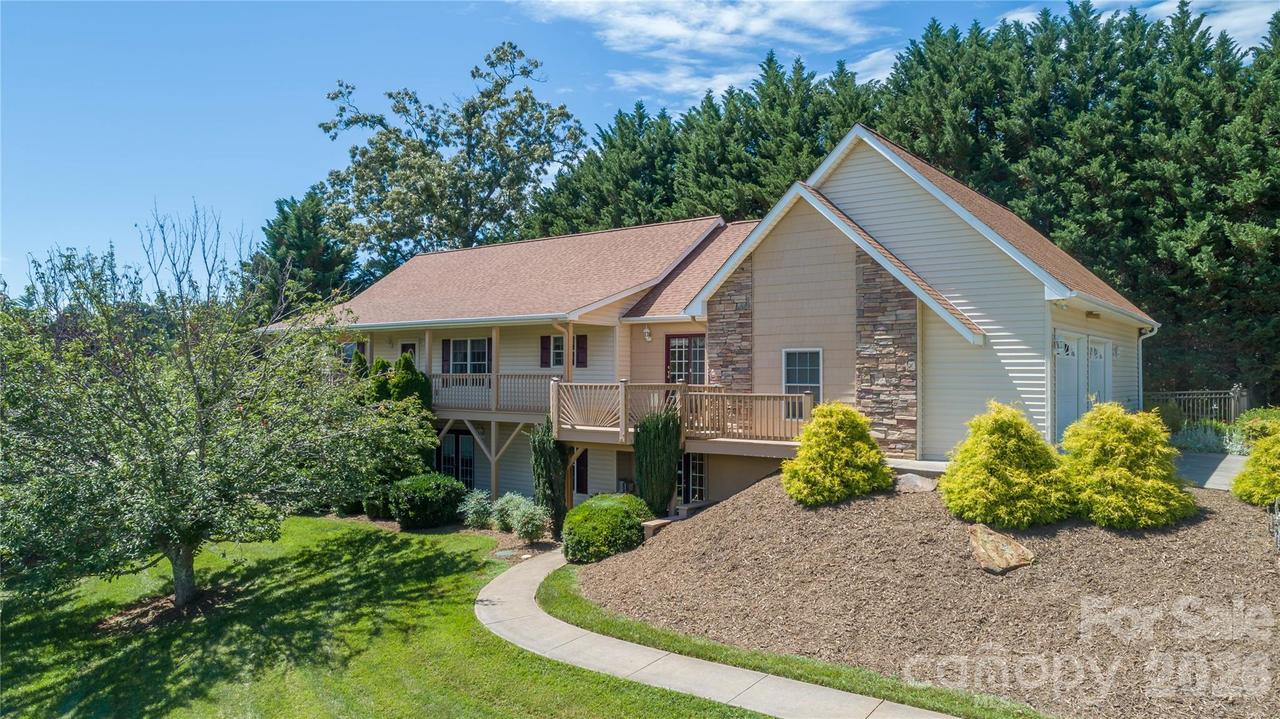 506 Brook Knoll Cir., Weaverville, NC 28787