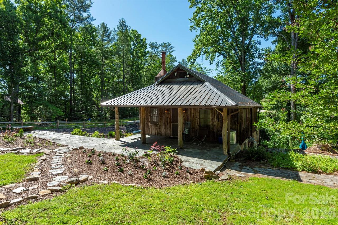 1760 & 1768 Linville Ave., Morganton, NC 28655