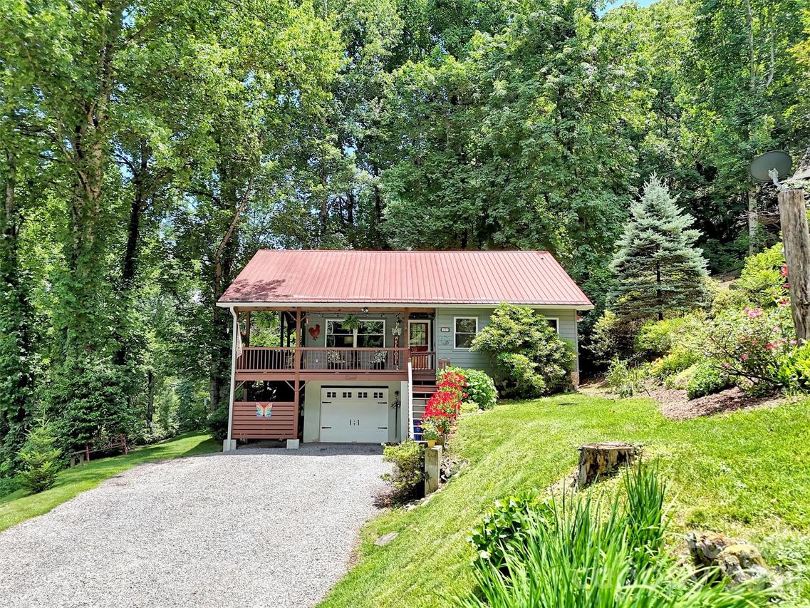 10 Bridle Dr., Maggie Valley, NC 28751