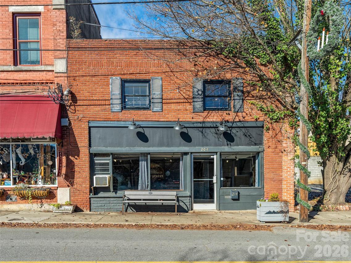 204 Sutton Ave., Black Mountain, NC 28711