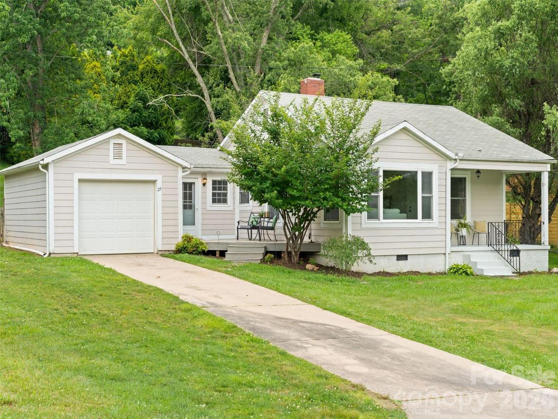 25 Nesbitt St., Waynesville, NC 28786