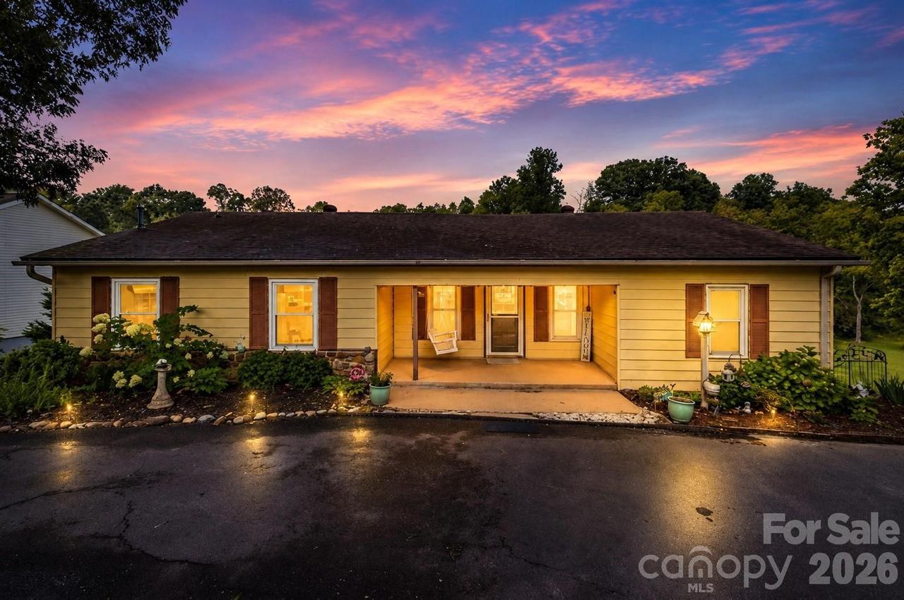 55 Banks Town Rd., Weaverville, NC 28787
