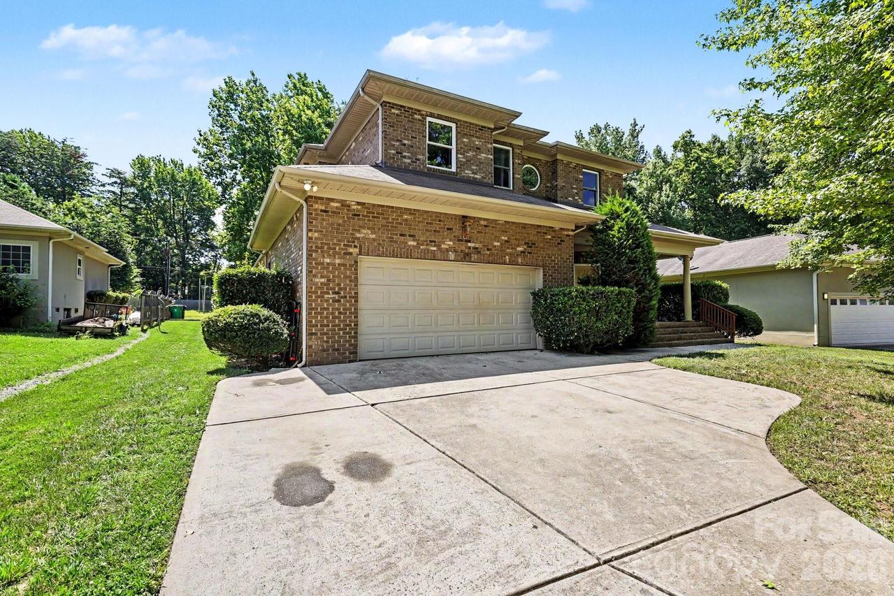 10130 Fairlea Dr., Charlotte, NC 28269