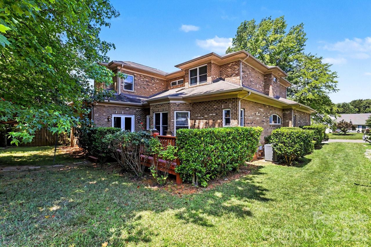 10130 Fairlea Dr., Charlotte, NC 28269