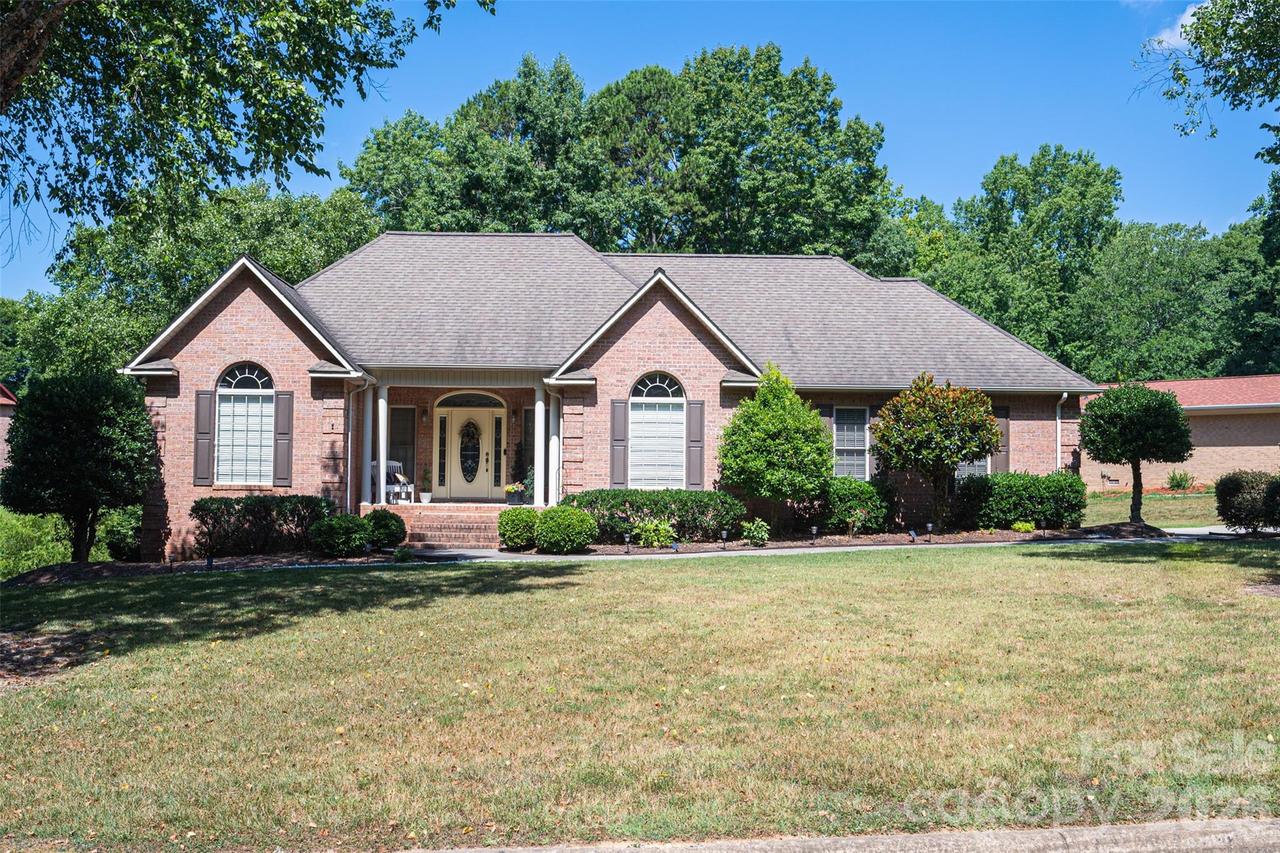 2041 Fairways Dr., Cherryville, NC 28021