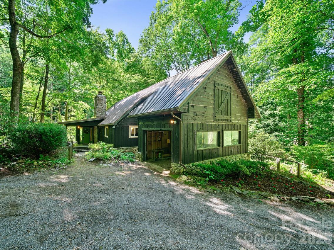 552 N Fork Rd., Burnsville, NC 28714