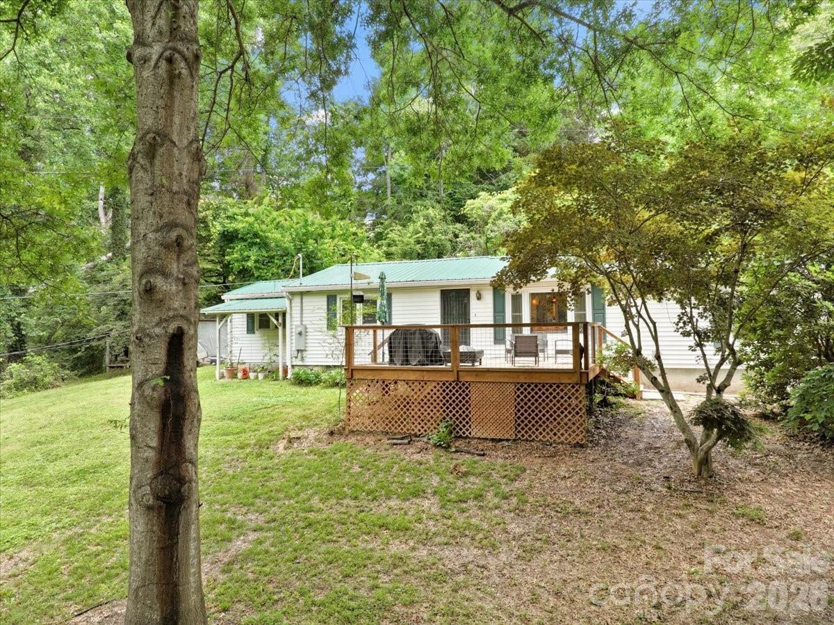 2 Ray Rd., Weaverville, NC 28787