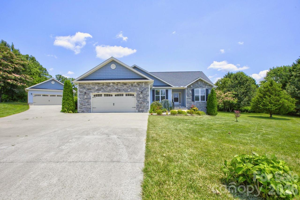 122 Cheraw Ln., Flat Rock, NC 28731