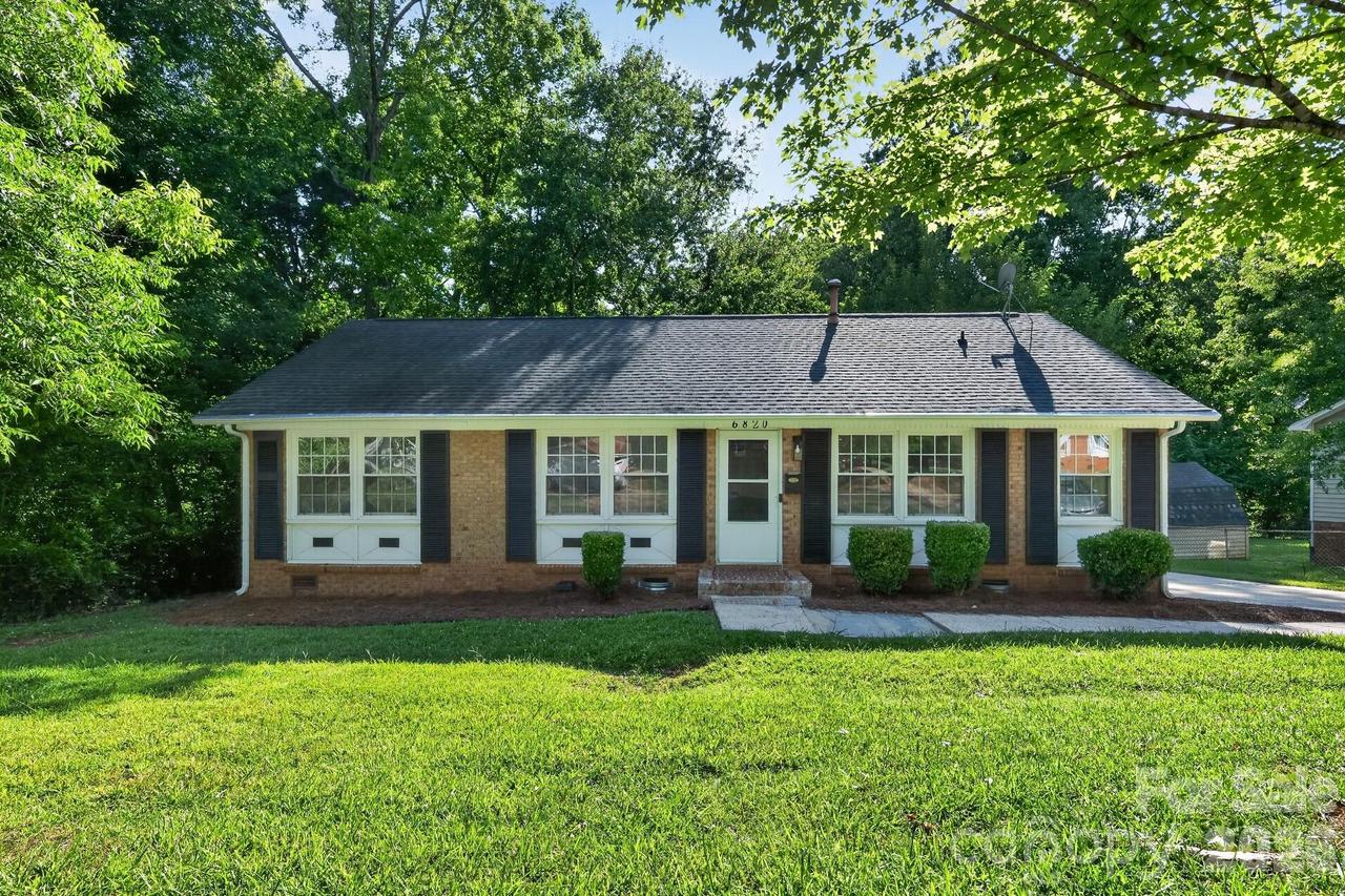 6820 Barrington Dr., Charlotte, NC 28215