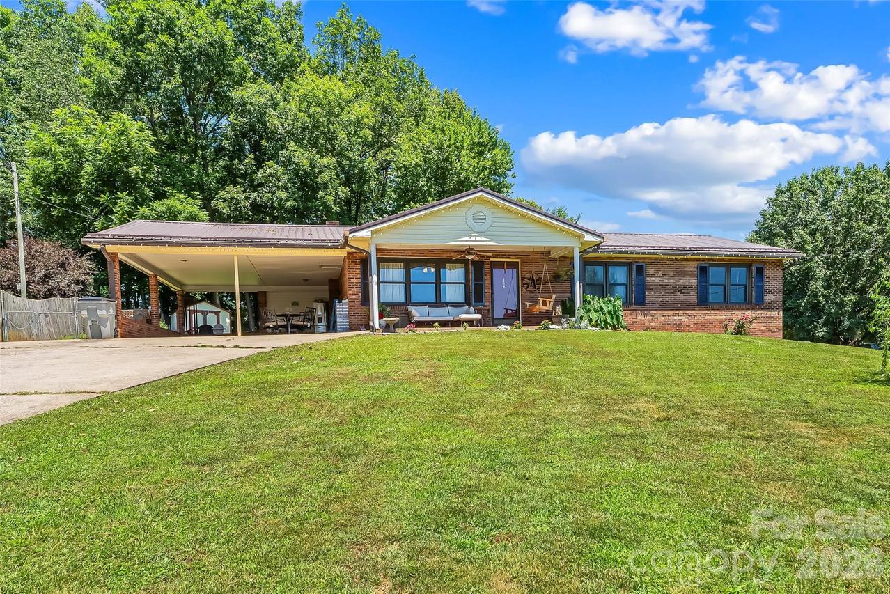 118 Hoover St., Lenoir, NC 28645