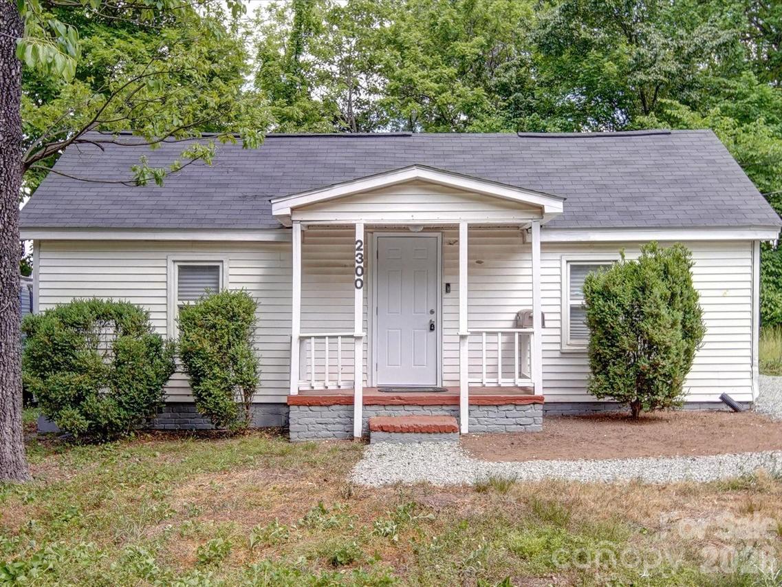 2300 Kennesaw Dr., Charlotte, NC 28216
