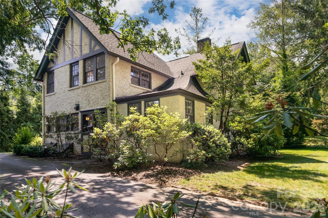 20 Buena Vista Rd., Asheville, NC 28803
