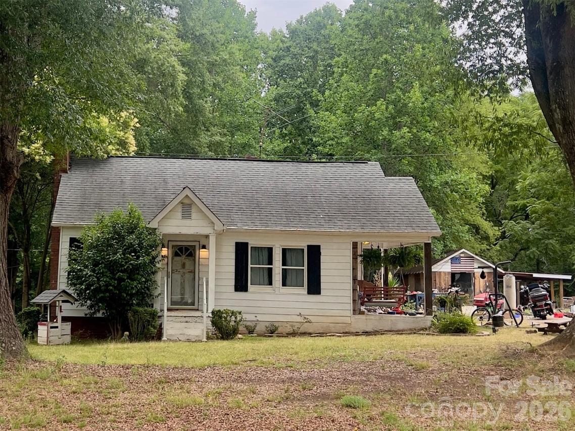 8628 Island Point Rd., Sherrills Ford, NC 28673
