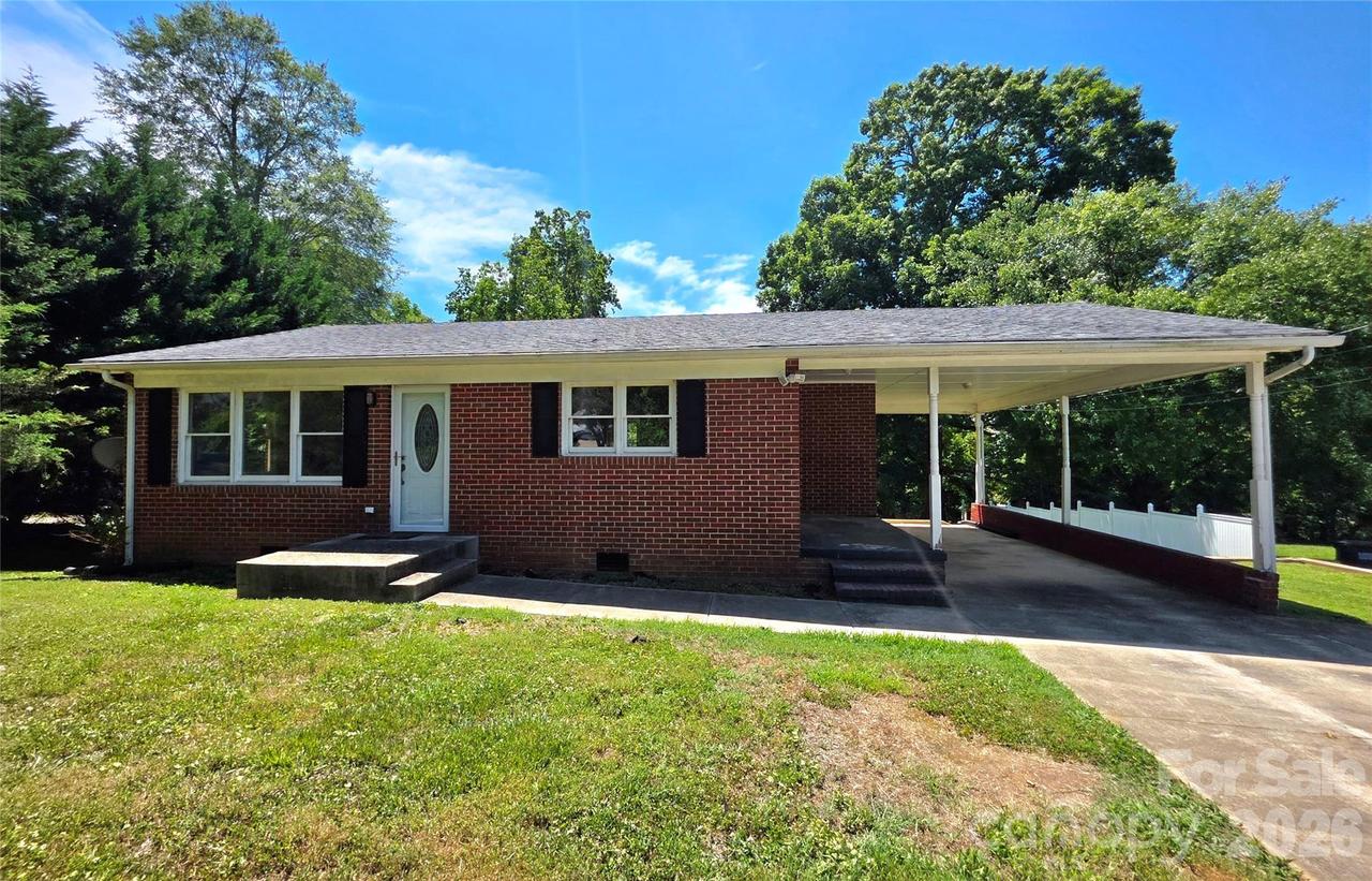 2831 Beechwood Cir., Gastonia, NC 28054